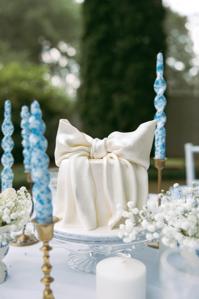 Bow wedding cake